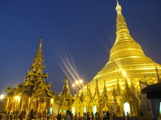 Kinh nghiệm du lịch Myanmar - Chùa vàng Swedagon về đêm