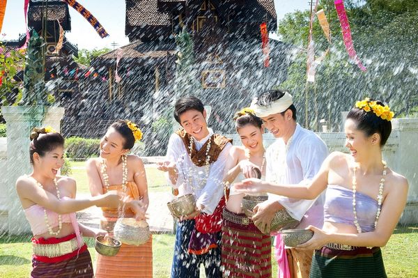 Lễ hội té nước Songkran