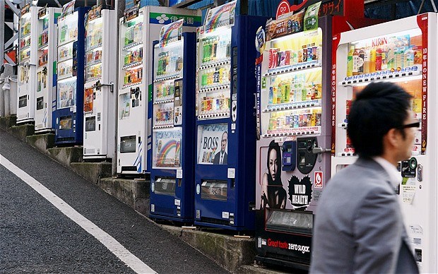 Ngoài bia, Nhật Bản có nhiều loại máy bán hàng tự động với nhiều mặt hàng khác.
