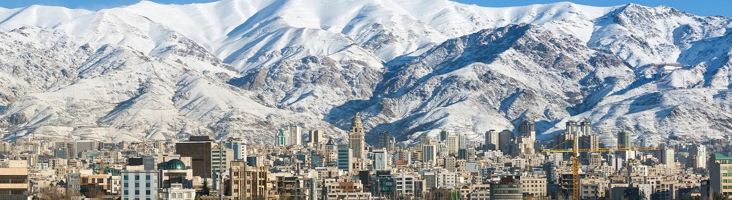 Tehran được xây dựng men theo núi đồi, mang phong cách đặc trưng của một thành phố vùng Tây Á.