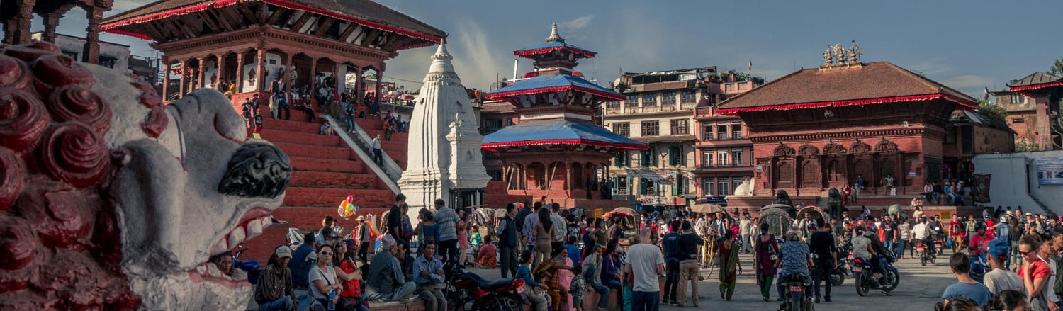 Nepal, vùng đất đầy huyền bí có dãy Hymalaya  và đỉnh Everest cao nhất thế giới, nơi hội tụ nhiều nền văn hóa, tôn giáo khác nhau với hơn 100 dân tộc sinh sống, cũng là nơi thủy tổ xuất phát của đạo Phật.