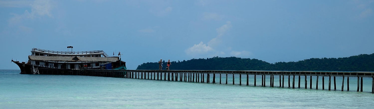 Koh Rong Island nằm trong vịnh Thái Lan, cách thành phố biển Shihanoukville 20km, là hòn đảo nổi tiếng nhất Campuchia nhưng vẫn giữ được vẻ hoang sơ