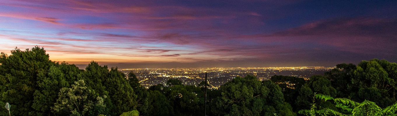 Quang cảnh thành phố Melbourne nhìn từ đỉnh đanenong.
