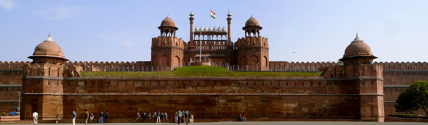 Cùng với Taj Mahal, Pháo đài đỏ Agra là minh chứng đặc biệt bổ sung cho nền văn hóa rực rỡ đã biến mất của các hoàng đế Mogul