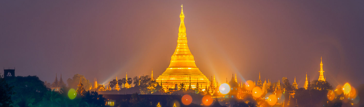 Chùa Shwedagon toạ lạc trên đỉnh đồi Singuttara, Yangon (Myanmar) vừa bề thế, vừa uy nghi. 