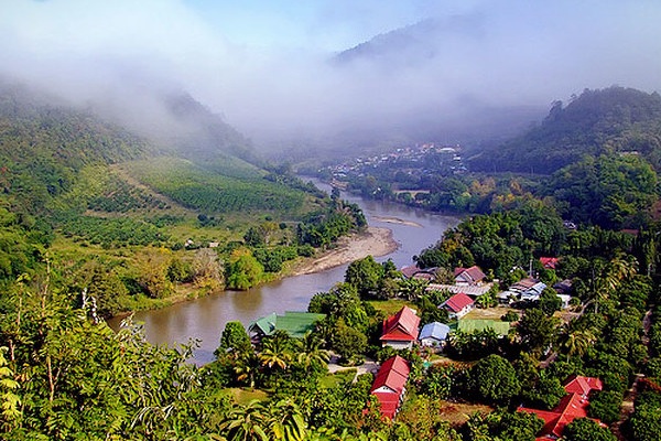 Chiang Rai thích hợp với những du khách muốn tìm 1 nơi thanh bình, yên ả, tận hưởng bầu không khí trong lành