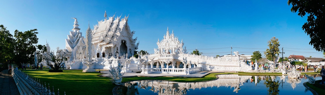 Đền thờ trắng Wat Rong Khun là một trong những ngôi đền dễ nhận biết nhất ở Thái Lan. Đền thờ tọa lạc bên ngoài thị trấn Chiang Rai, thu hút một lượng lớn du khách Thái Lan lẫn ngoại quốc