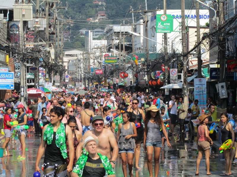 Lễ Hội Té Nước Tết Songkran Thái Lan