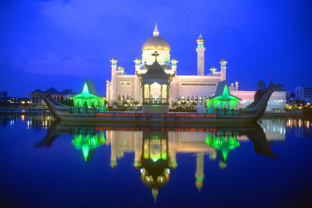 Thánh đường Hồi giáo Sultan Orma Ali Saifuddien - Biểu tượng của Vương quốc Brunei