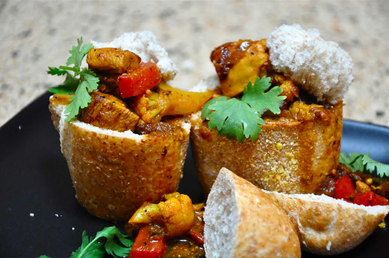 Món Bunny chow có hình dáng rất độc đáo và lạ mắt