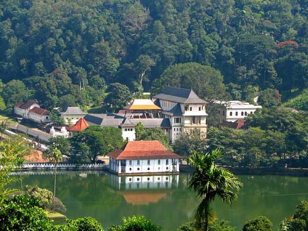 Thành phố Kandy - thành phố lớn thứ 2 của Sri Lanka sau cố đô Colombo