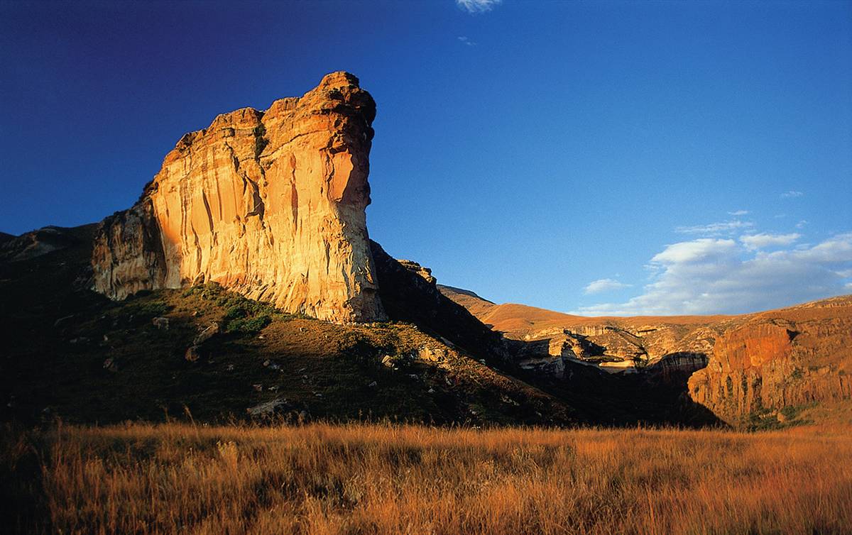 Công viên quốc gia Golden Gate Highlands, nằm ở chân đồi của dãy núi Maluti phía đông Bắc Nam Phi