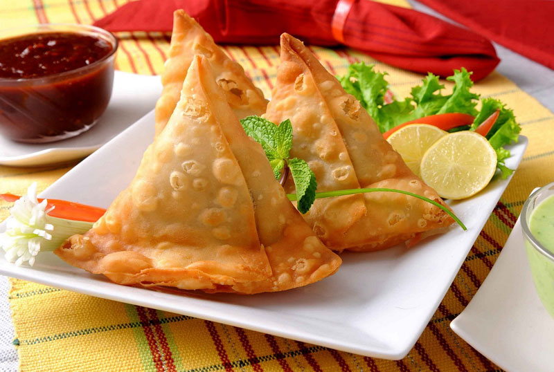 Bánh Samosas - một món ăn vặt phổ biến ở Ấn Độ nhưng lại không bắt nguồn từ đây