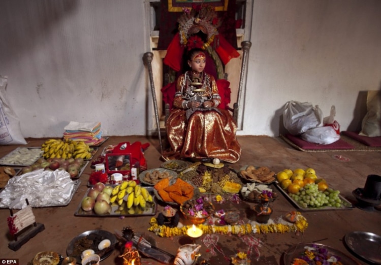 Nữ thần sống (Kumari) ở Nepal