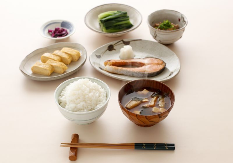 Cũng như ở Việt Nam, trong các bữa ăn chính của người Nhật không thể thiếu cơm trắng