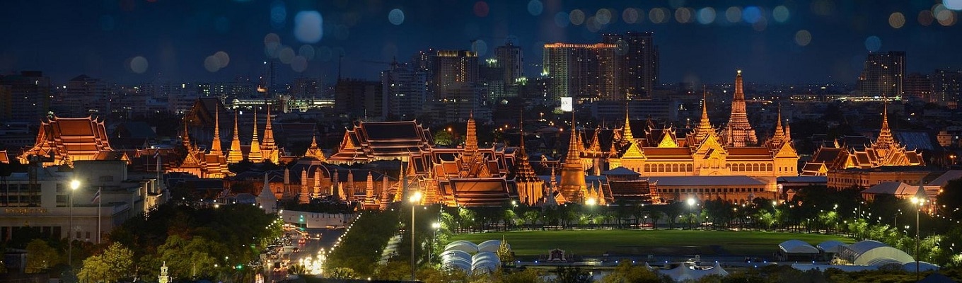 Hoàng cung Ngũ Thế Hoàng – cung điện được xây dựng hoàn toàn bằng gỗ quý, và là nơi trưng bày tất cả các vật dụng của vua Rama V