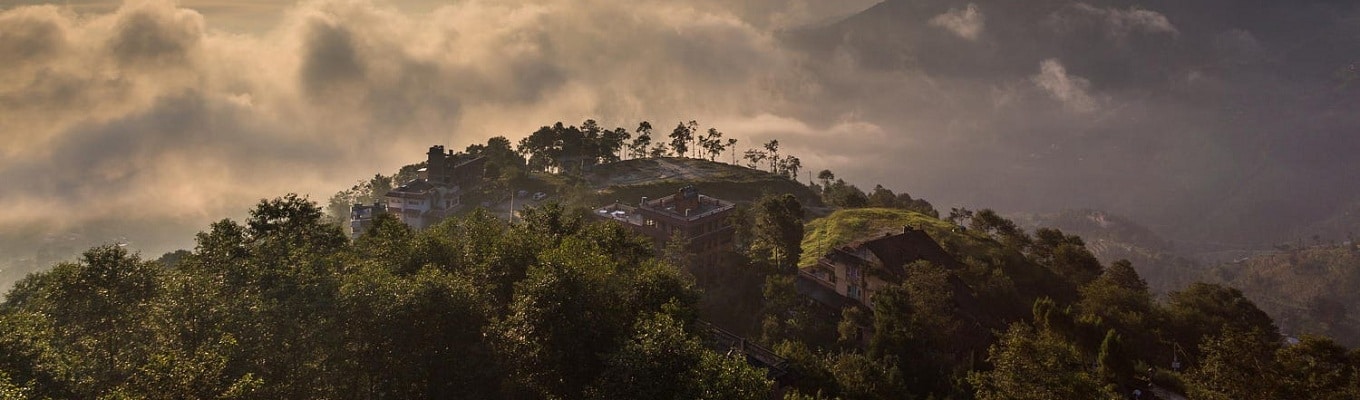 Nagarkot được biết đến là địa điểm lý tưởng để ngắm cảnh Mặt Trời mọc trên dãy Himalaya bao gồm cả đỉnh Everest cũng như các đỉnh núi phủ tuyết trắng khác của dãy Himalaya ở phía Đông Nepal. 