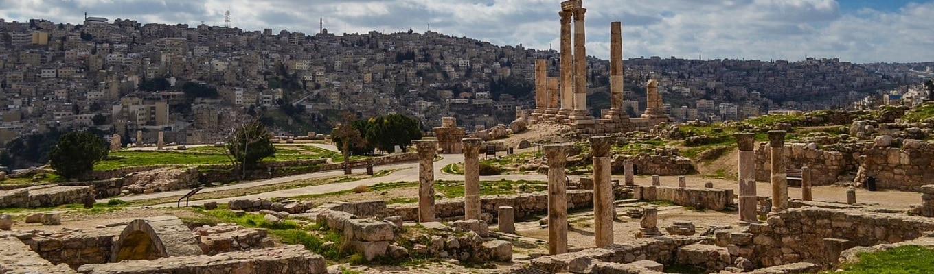 The Citadel là tọa vị của khu tháp cổ nhất trong lịch sử Jordan, một cụm công trình kiến trúc cổ được xây dựng giữa thời đại đồ đồng (thế kỷ thứ 2 TCN) kéo dài tới thời đại đồ sắt (thế kỷ thứ 8 TCN)