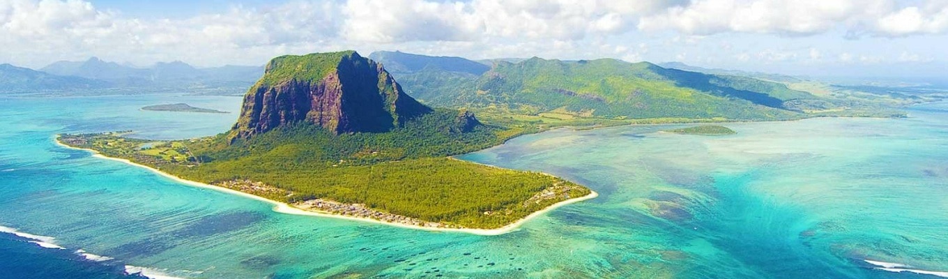 Mauritius – nơi được mệnh danh là thiên đường dành cho các kỳ nghỉ dưỡng. Đến đây bạn không chỉ được chiêm ngưỡng những những bờ biển tuyệt đẹp, những cảnh quan kỳ vĩ mà còn được trải nghiệm không gian văn hóa đa sắc tộc.