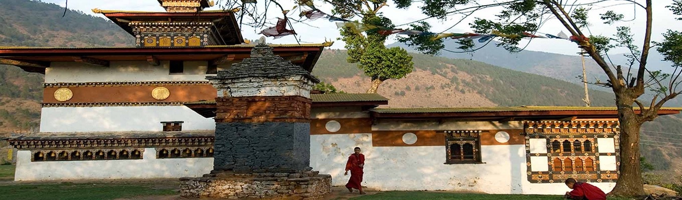 Chimi Lhakhang còn gọi là ngôi đền của Thánh Nhân Điên hoặc Lama Drukpa Kuenley hay theo nhân gian là đền thờ phồn thực nơi người dân đến để cầu xin con cái