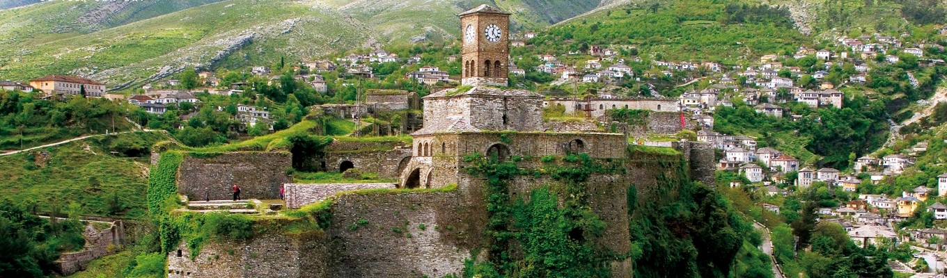 Lâu đài Gjirokastër nằm ở độ cao 336m, nơi đây là tòa thành cổ, di tích lịch sử của người dân xưa kia.