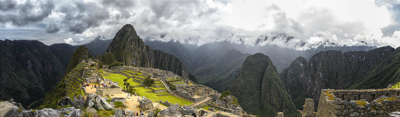 Machu Picchu – thường được gọi là "Thành phố bị mất của người Inca". Machu Picchu đã trở thành một điểm thu hút khách du lịch quan trọng nhất ở Peru, là biểu tượng quen thuộc nhất của thế giới Inca.