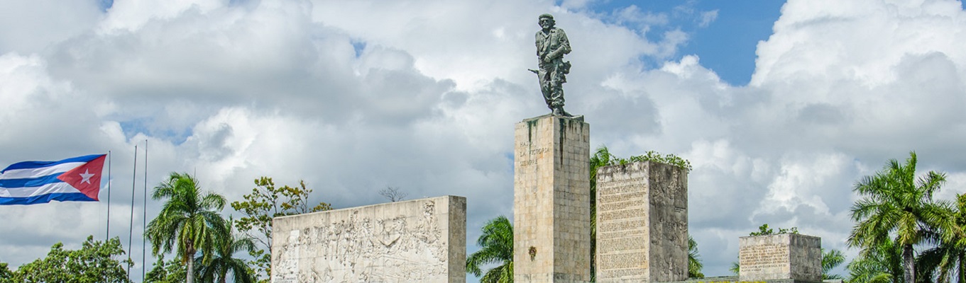 Tượng đài anh hùng Che Guevara, người giải phóng Cuba và tổ hợp lịch sử “con tàu bọc thép trật đường ray”, nghe giới thiệu về trận đánh Santa Clara, điểm khởi đầu cho chiến dịch giải phóng Cuba.