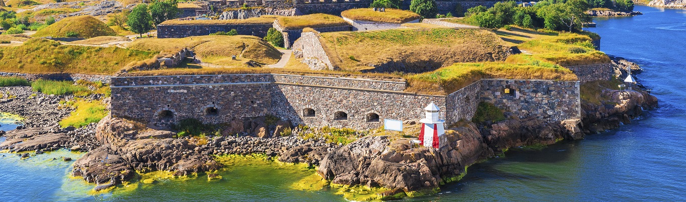 Pháo đài Suomenlinna, được UNESCO công nhận là pháo đài trên biển lớn nhất thế giới, quần thể pháo đài xây trên 6 hòn đảo của thủ đô Helsinki bởi người Thụy Điển.