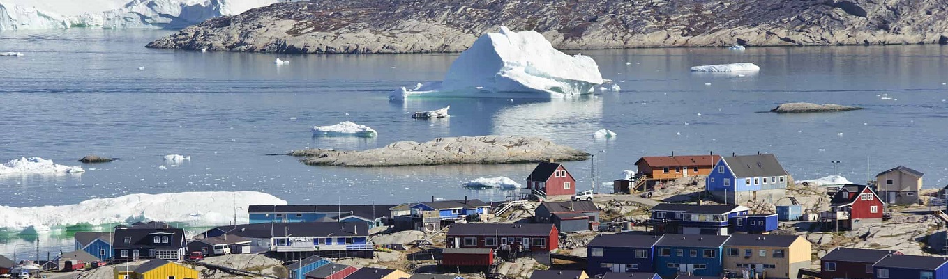Được mệnh danh là "Vùng đất sinh ra những khối băng" - Ilulissat nằm trên băng đảo Greenland được bao quanh bởi các vịnh băng tựa khung cảnh siêu thực.