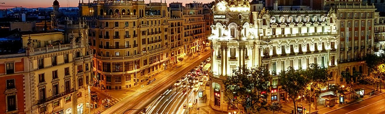 Khu phố mua sắm La Gran Via: Đây là một trong những khu phố mua sắm quan trọng bậc nhất ở Madrid.