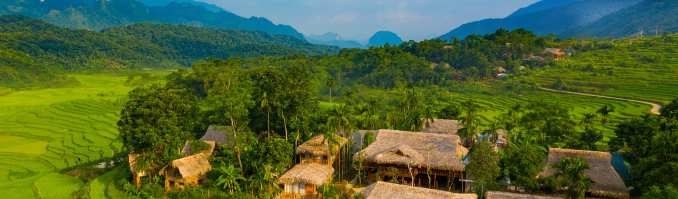 Pù Luông (Thanh Hóa) gây ấn tượng với du khách bằng vẻ đẹp hoang sơ của những khu rừng rậm nguyên sinh, những thửa ruộng bậc thang cùng với cuộc sống yên bình của đồng bào dân tộc miền núi.