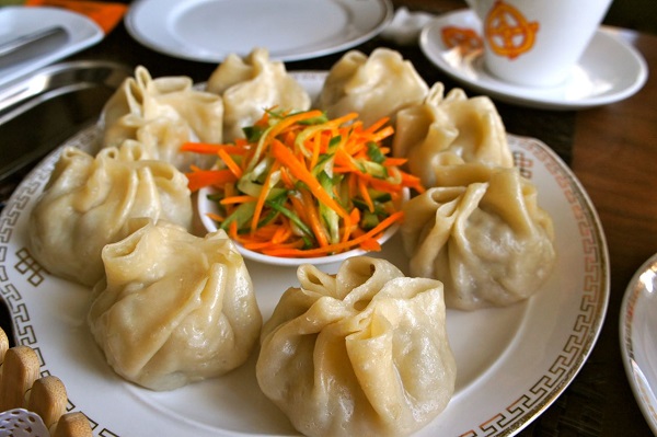 Món bánh Buuz của người Buryat. 