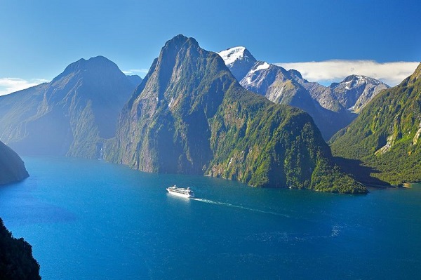 Vẻ đẹp kỳ vĩ cảu Milford Sound.