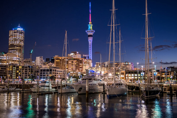 Sky Tower khi du lịch New Zealand