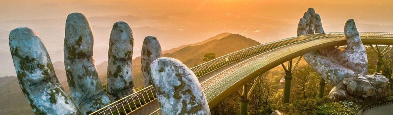 Bà Nà Hills là địa điểm check-in thu hút khách du lịch tại Bà Nà như Cầu Bàn Tay Vàng, Chùa Linh Ứng, Vườn hoa Jardin D'amour,...