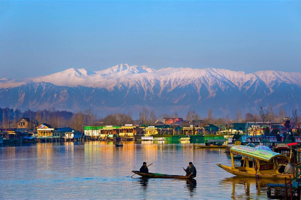 hồ Dal khi du lịch Kashmir