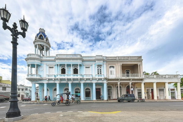 cung điện Palacio Ferrer khi du lịch Cuba