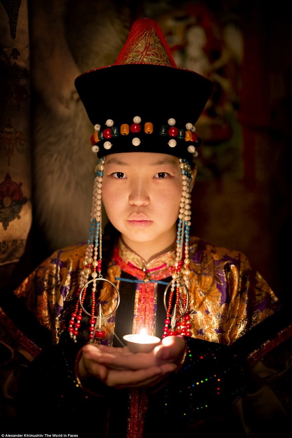 Trang phục truyền thống của người Buryat. 