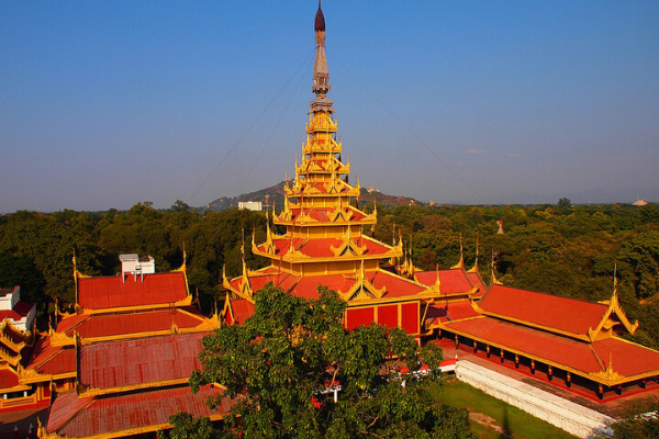 1 góc cung điện nguy nga Mandalay.