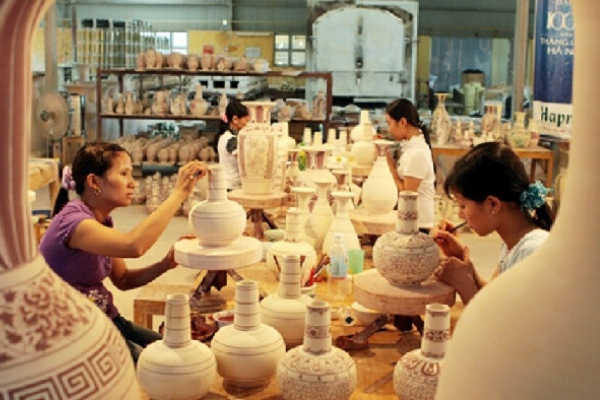 những ngành nghề thủ công truyền thống lâu đời ở Hội An như làm gốm, dệt vải, sơn mài