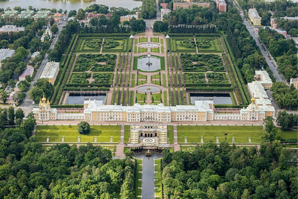 toàn cảnh cung điện mùa hè Peterhof