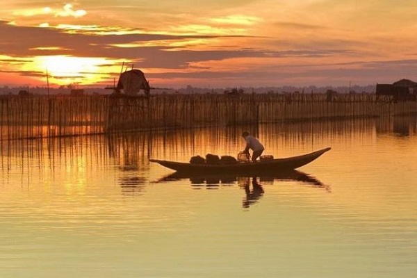 Hoàng hôn trên đầm Chuồn.