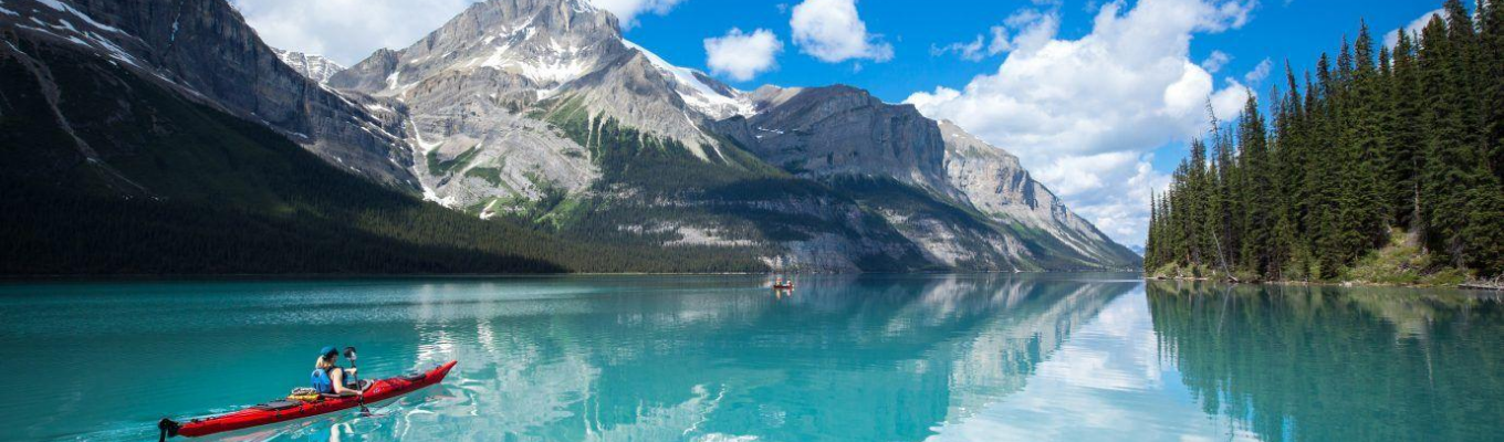 Vườn quốc gia Banff trên dãy núi Rockie – là vườn quốc gia đẹp và lâu đời nhất của Canada. 