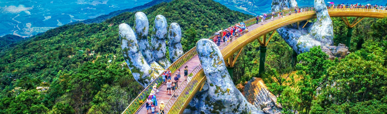 Cây Cầu Vàng nổi tiếng thế giới với bàn tay khổng lồ là điểm nhấn đặc biệt tại Bà Nà Hills.