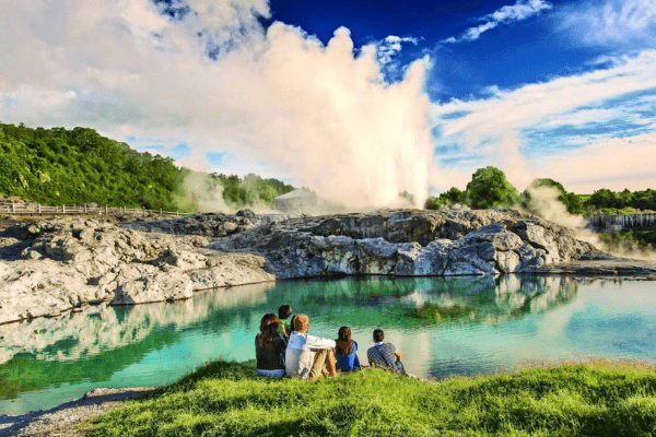 Những địa điểm du lịch nổi tiếng ở “thành phố lưu huỳnh” – Rotorua