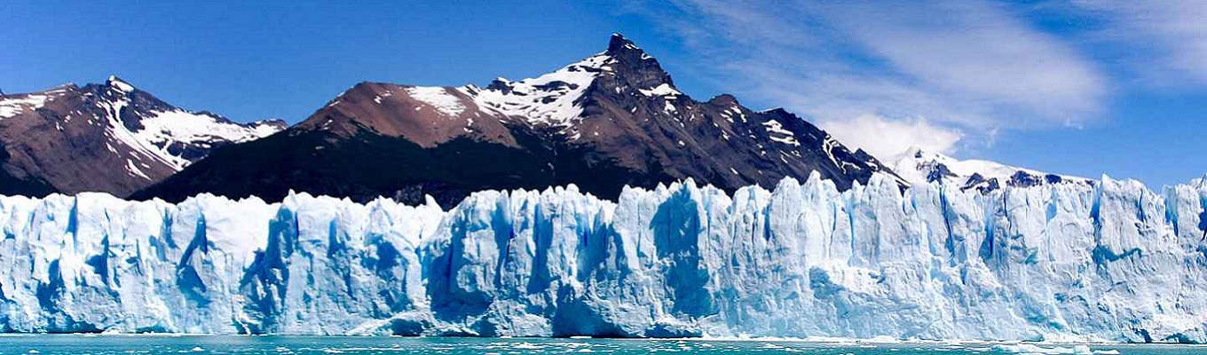Trong khi phần lớn sông băng và núi băng trên thế giới đang thu hẹp lại thì sông băng Perito Moreno vẫn rất dài rộng, tạo thành một vòng cung dài, chạy xuống sườn núi và chảy vào hồ Argentino. 
