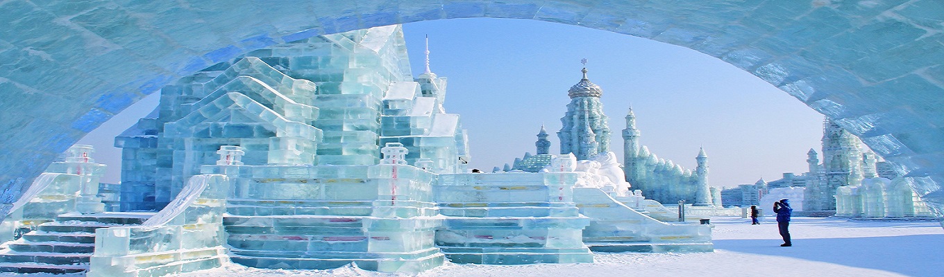 "Thế giới băng tuyết Cáp Nhĩ Tân" từ lâu đã trở thành một lễ hội văn hóa và du lịch độc đáo của Chính quyền thành phố Cáp Nhĩ Tân. Với diện tích hơn 750.000m2 và tiêu thụ hơn 300.000m3 băng tuyết khiến Công viên Harbin Ice and Snow World 
trở thành một trong những lễ hội băng lớn nhất trên thế giới.