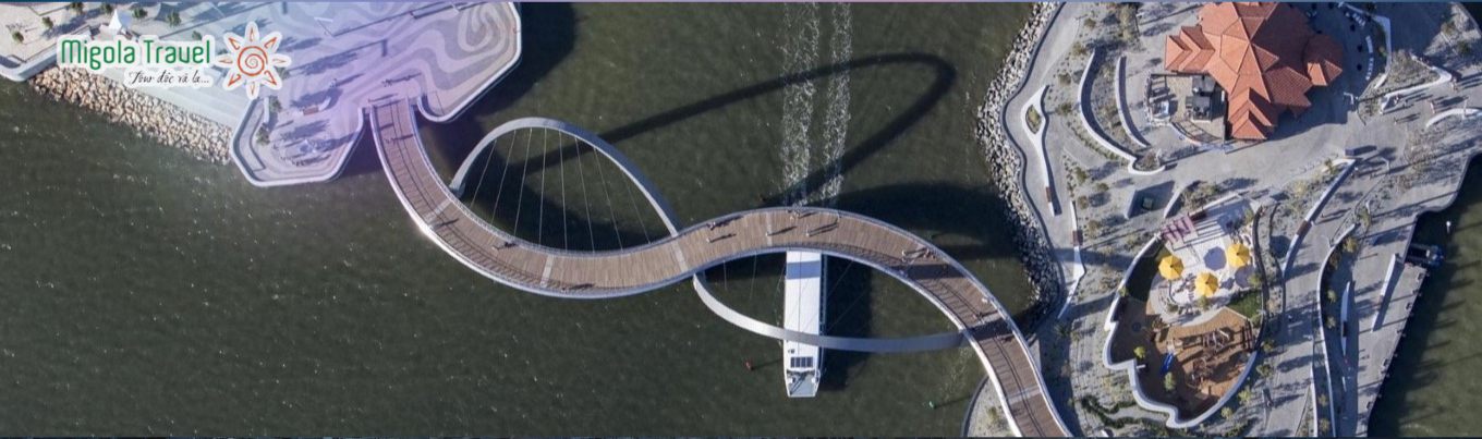 Queen Elizabeth Quay – Là một trong những kiến trúc vĩ đại nhất của Perth, cây cầu với thiết kế dạng cong độc đáo. Nhìn từ trên cao, cây cầu như một khối Gen liên kết 2 bên bờ sông Swan.