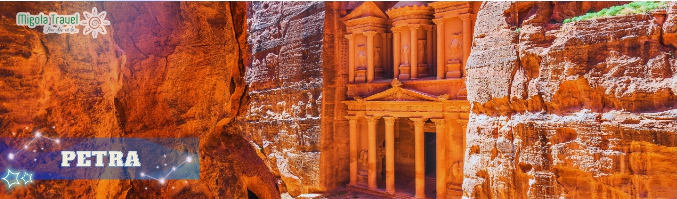 Thành cổ Petra:“thành phố hoa hồng đỏ” huyền thoại, ẩn mình giữa lòng núi đá sa thạch. Quý khách băng qua hẻm núi Siq dài hơn 1km dẫn vào kho báu Al-Khazneh – tuyệt tác điêu khắc từ đá, từng xuất hiện trong loạt phim Indiana Jones. Petra là bản hùng ca bất diệt của người Nabatean khắc lên núi đá.