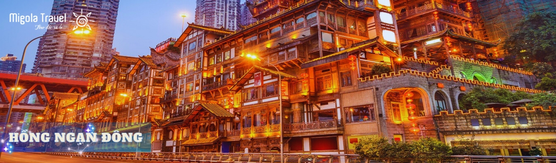 Hồng Ngạn Động - khu phố cổ 11 tầng lầu với mái ngói rêu phong, hoa văn chạm trổ, phía sau là những tòa nhà chọc trời. Đây là công trình đặc biệt nhất của Trùng Khánh vì là khu phức hợp cảnh quan thương mại đô thị với kiến trúc thuyền thống nhà treo men theo vách núi bên sông của Trùng Khánh.